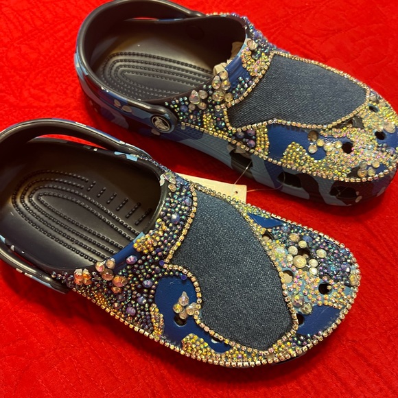 Custom Crocs - Picture 3 of 4